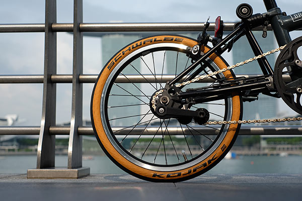 Schwalbe Kojak Tan wall